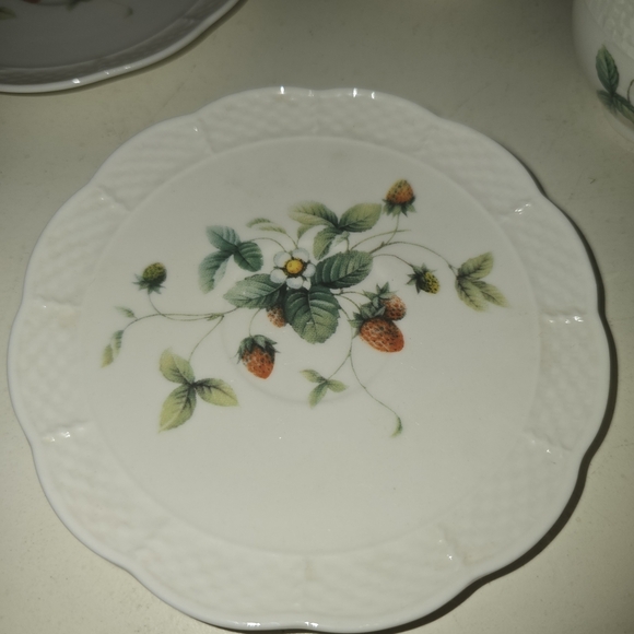 ⭐️40% Off⭐️ Vintage Style Floral Garden Teapot and 3 Teacups Set - Picture 9 of 11